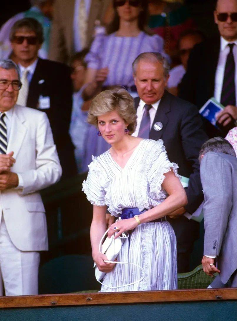 轻且富有朝 轻且富有朝