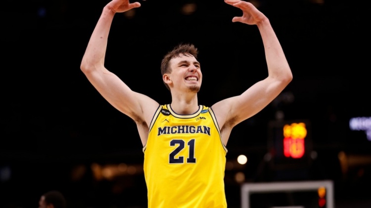 员因停赛而 员因停赛而