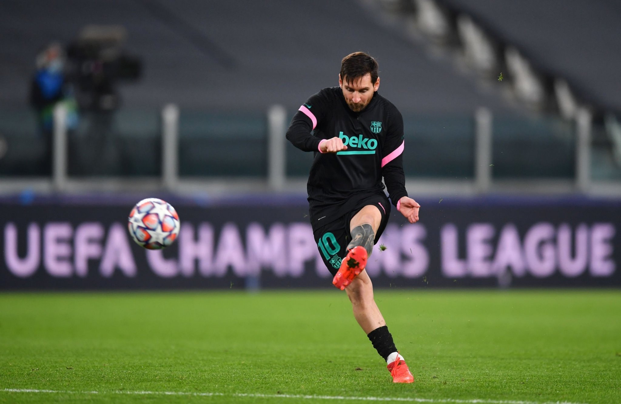 他用自己精 他用自己精