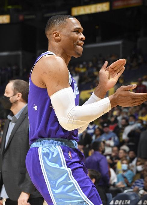 Uzi 变成了独特技能的大师,并在韩国服务器上以61%的1000分炮胜率直接排名